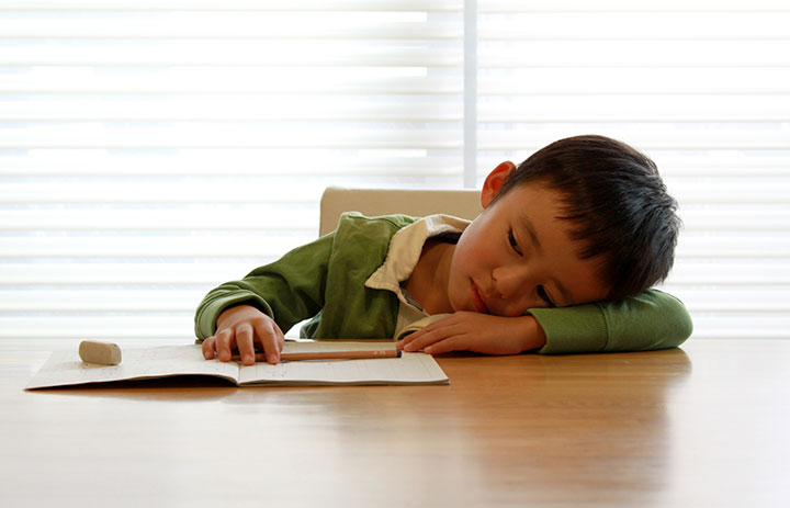 連休が多い秋。子どもたちの「休みボケ」を治すには?01