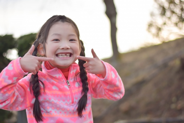小学生は歯が生え変わる時期。あまいものが好きな人は要注意!